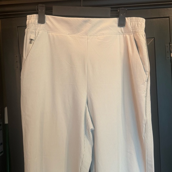 Athleta mint color/striped  joggers for Everyday Comfort. Sz 12. Like new - Picture 6 of 7